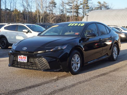 Used 2025 Toyota Camry LE image 1
