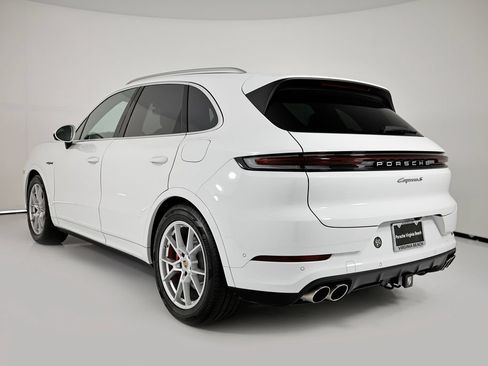 Certified 2025 Porsche Cayenne S AWD/4WD image 3
