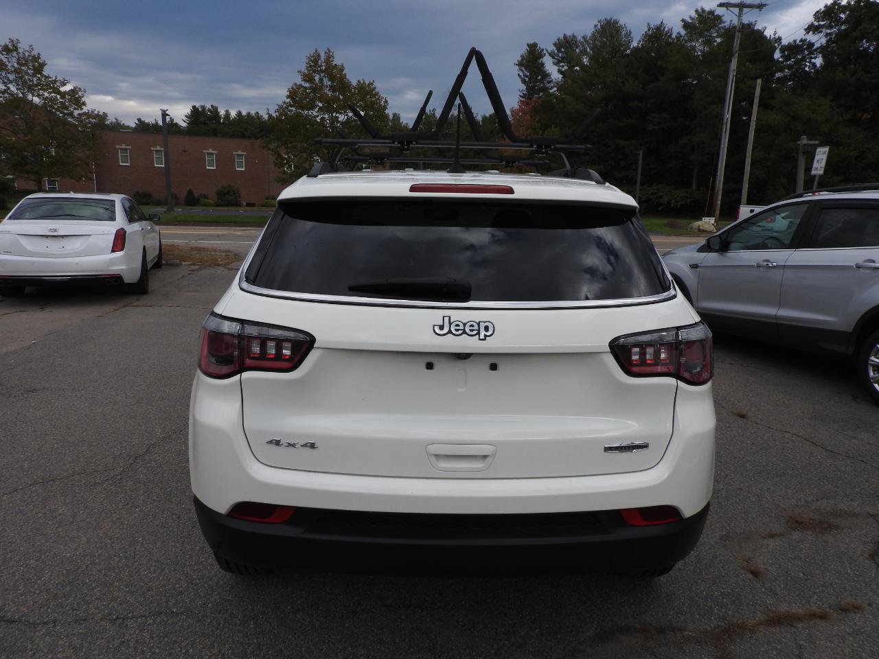 Used 2020 Jeep Compass Latitude AWD/4WD image 3