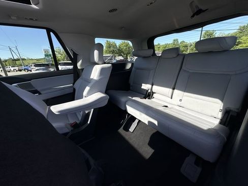 Used 2025 Ford Expedition Platinum AWD/4WD image 25