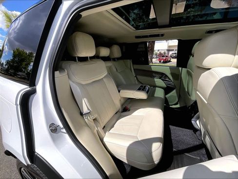 Used 2025 Land Rover Range Rover SE AWD/4WD image 30