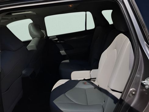 Used 2021 Toyota Highlander Limited AWD/4WD image 13