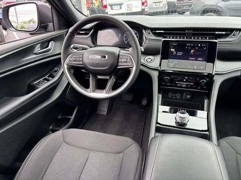 Used 2024 Jeep Grand Cherokee Laredo X w/ Luxury Tech Group I AWD/4WD image 10