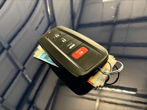 Used 2023 Toyota Camry SE image 9