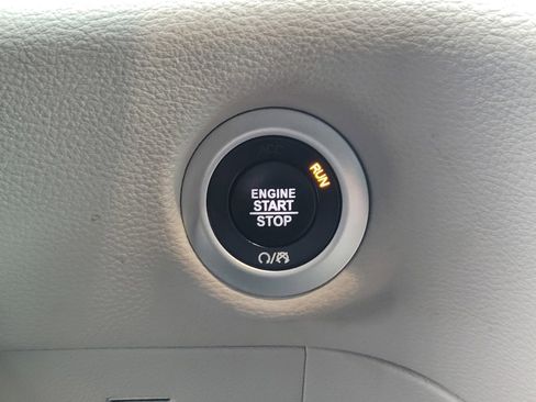 Used 2024 Chrysler Pacifica Limited FWD image 30