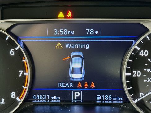 Used 2024 Nissan Altima 2.5 SV FWD image 19