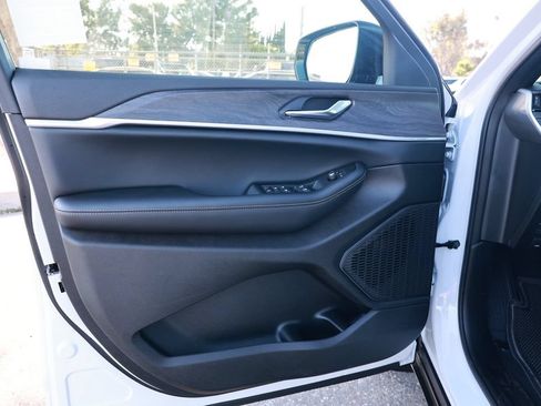 New 2026 Jeep Grand Cherokee L 2WD image 13
