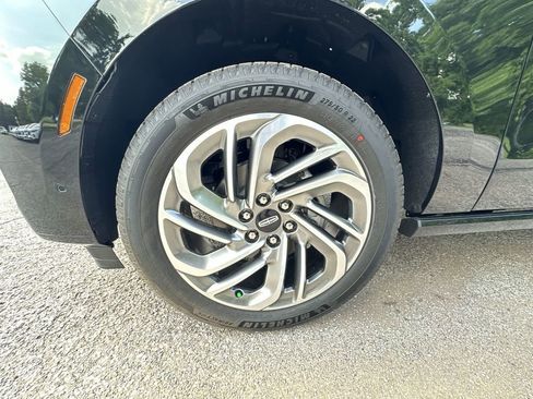 New 2025 Lincoln Navigator Reserve AWD/4WD image 10
