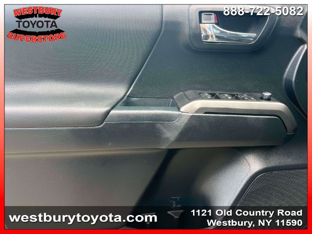 Used 2018 Toyota Tacoma TRD Sport AWD/4WD image 19