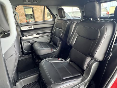 Used 2023 Ford Explorer XLT w/ Equipment Group 202A image 19