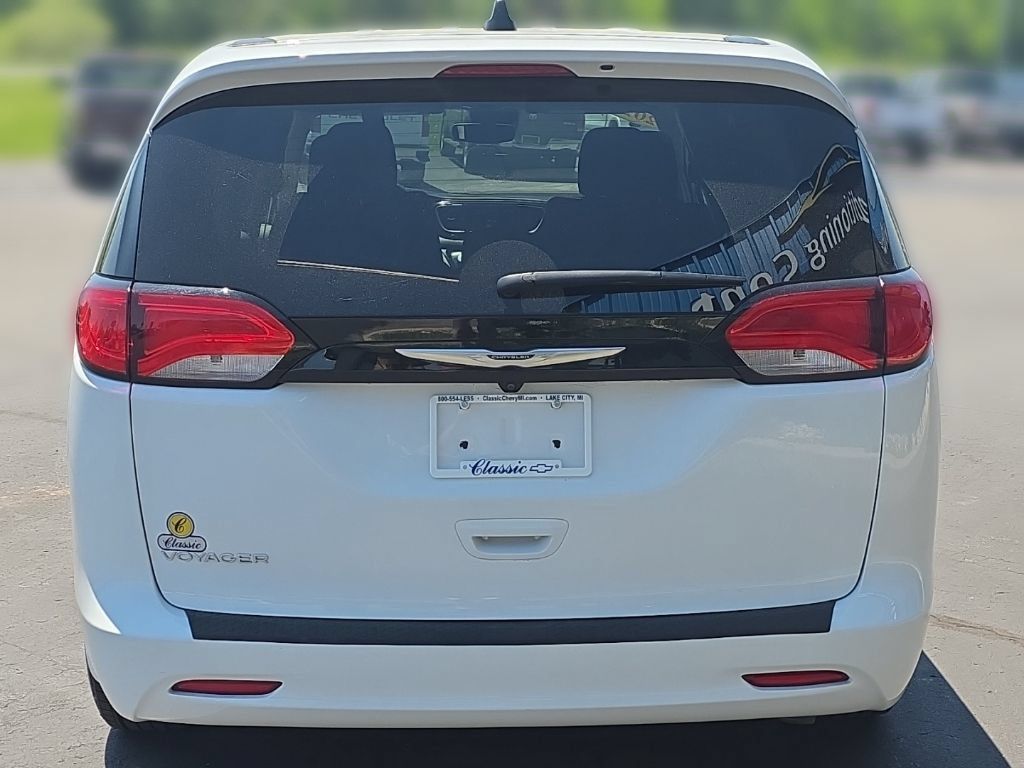 Used 2023 Chrysler Voyager LX FWD image 6
