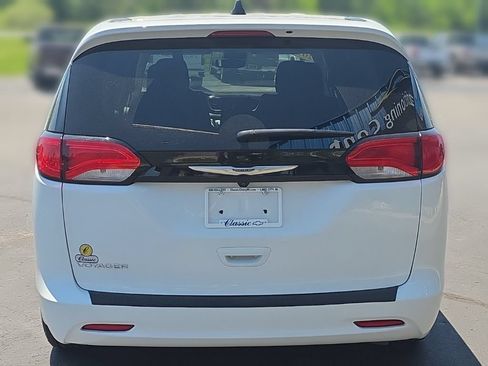 Used 2023 Chrysler Voyager LX FWD image 6