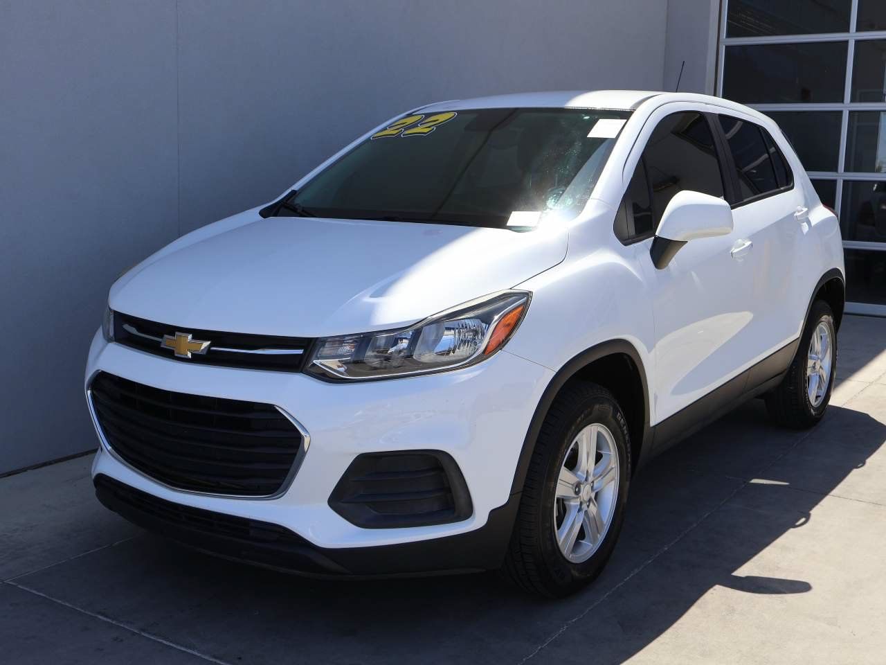 Used 2022 Chevrolet Trax LS w/ Tint and Cruise Package AWD/4WD image 1