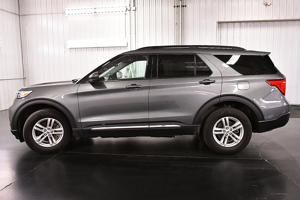 Used 2024 Ford Explorer XLT AWD/4WD image 4