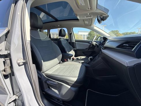 Used 2023 Volkswagen Taos SE w/ Panoramic Sunroof Package AWD/4WD image 28