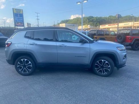 Used 2022 Jeep Compass Limited w/ Sun and Sound Group AWD/4WD image 3