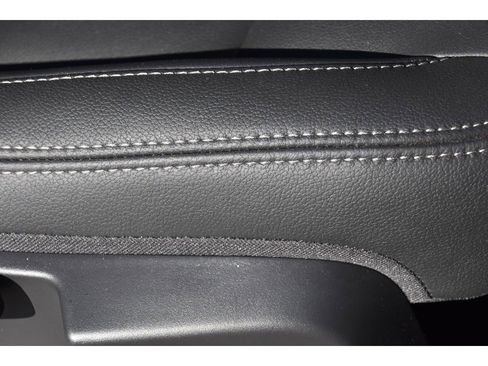 Certified 2025 Volvo XC40 B5 Core w/ Protection Package Premier image 33