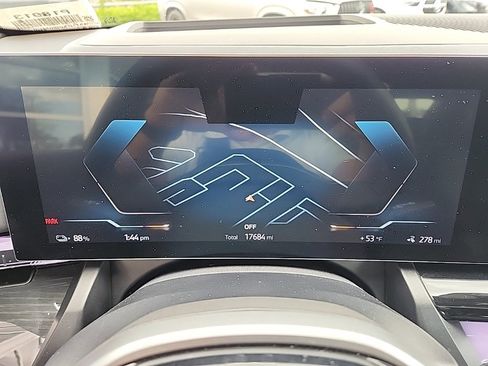 Used 2025 BMW i5 eDrive40i image 29