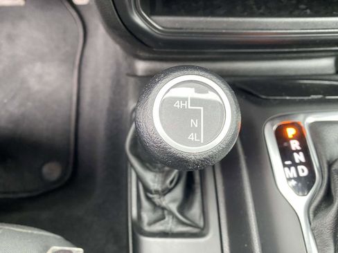 Certified 2021 Jeep Gladiator Willys image 8