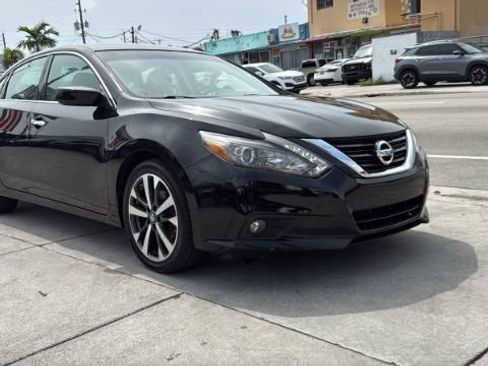 Used 2017 Nissan Altima 3.5 SR FWD image 16