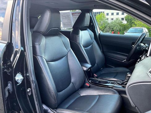 Used 2024 Toyota Corolla Cross XLE w/ Convenience Package AWD/4WD image 7