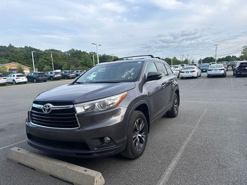 Used 2016 Toyota Highlander XLE AWD/4WD image 1