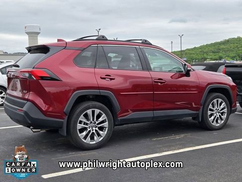 Used 2022 Toyota RAV4 XLE Premium image 3
