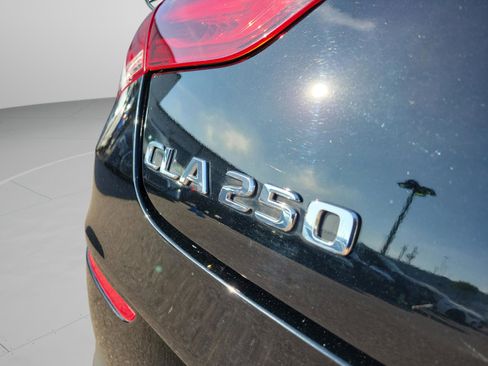 Used 2022 Mercedes-Benz CLA 250 image 31