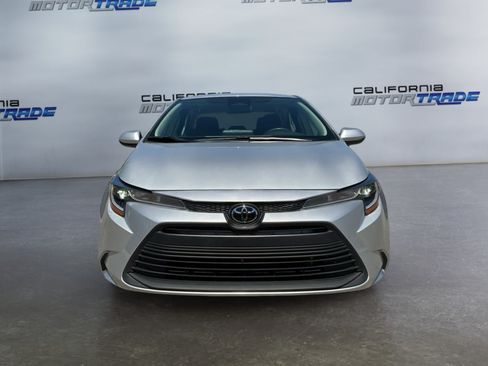 Used 2025 Toyota Corolla LE FWD image 2