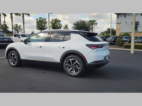 New 2026 Chevrolet Equinox EV LT image 17