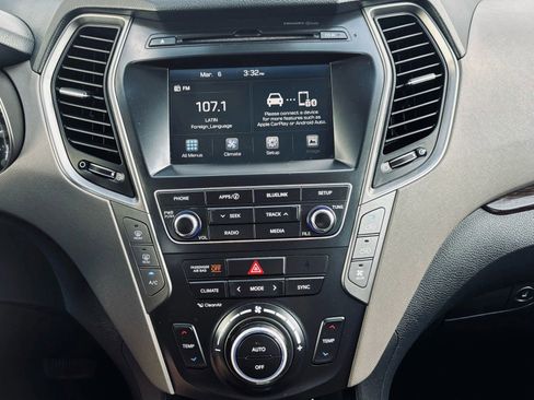 Used 2018 Hyundai Santa Fe SE image 29