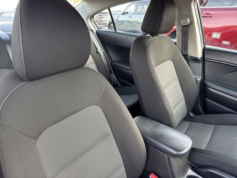 Used 2017 Kia Forte LX image 18