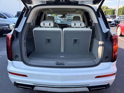 Used 2023 Cadillac XT6 Premium Luxury w/ Technology Package FWD image 5