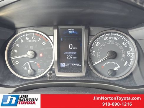 Used 2021 Toyota Tacoma TRD Off-Road w/ TRD Premium Off Road Package AWD/4WD image 18