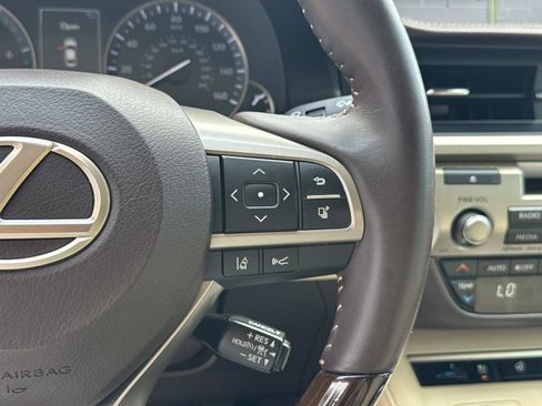 Used 2017 Lexus ES 350 w/ Luxury Package FWD image 29