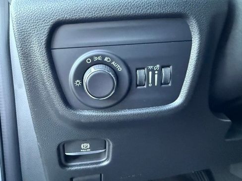 New 2025 Jeep Grand Cherokee L Laredo image 13