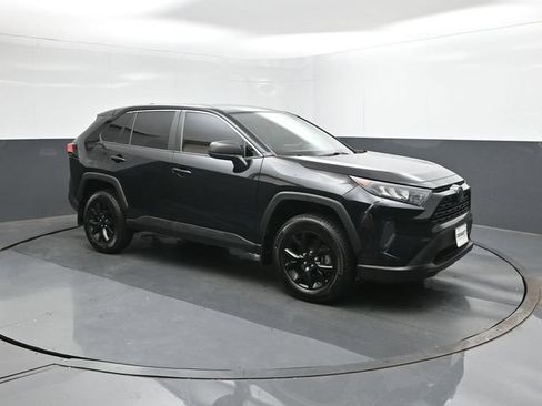 Used 2022 Toyota RAV4 LE FWD image 25