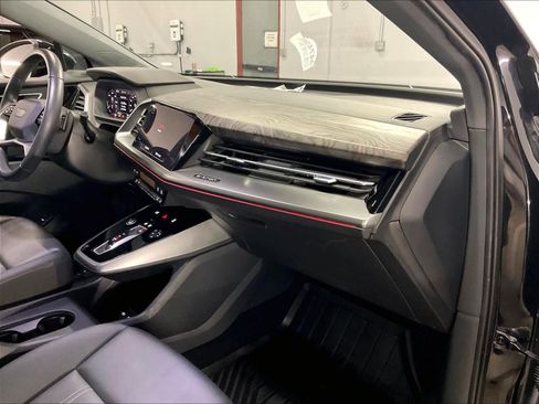 Used 2024 Audi Q4 e-tron Premium Plus w/ Premium Plus image 17