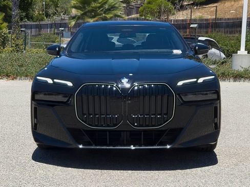 New 2026 BMW 740i w/ Premium Package RWD image 2