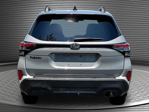 Used 2025 Subaru Forester Premium AWD/4WD image 5