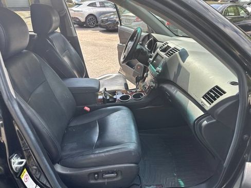 Used 2012 Toyota Highlander Limited w/ Tow Pkg AWD/4WD image 15