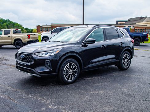 Used 2025 Ford Escape SE FWD image 3