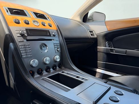Used 2006 Aston Martin DB9 Volante RWD image 46