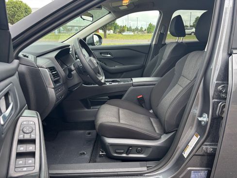 Used 2025 Nissan Rogue SV FWD image 29