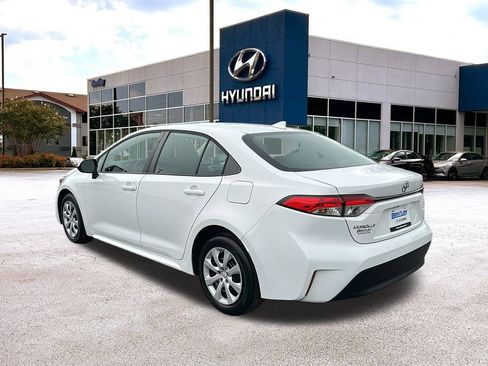 Used 2023 Toyota Corolla LE image 3