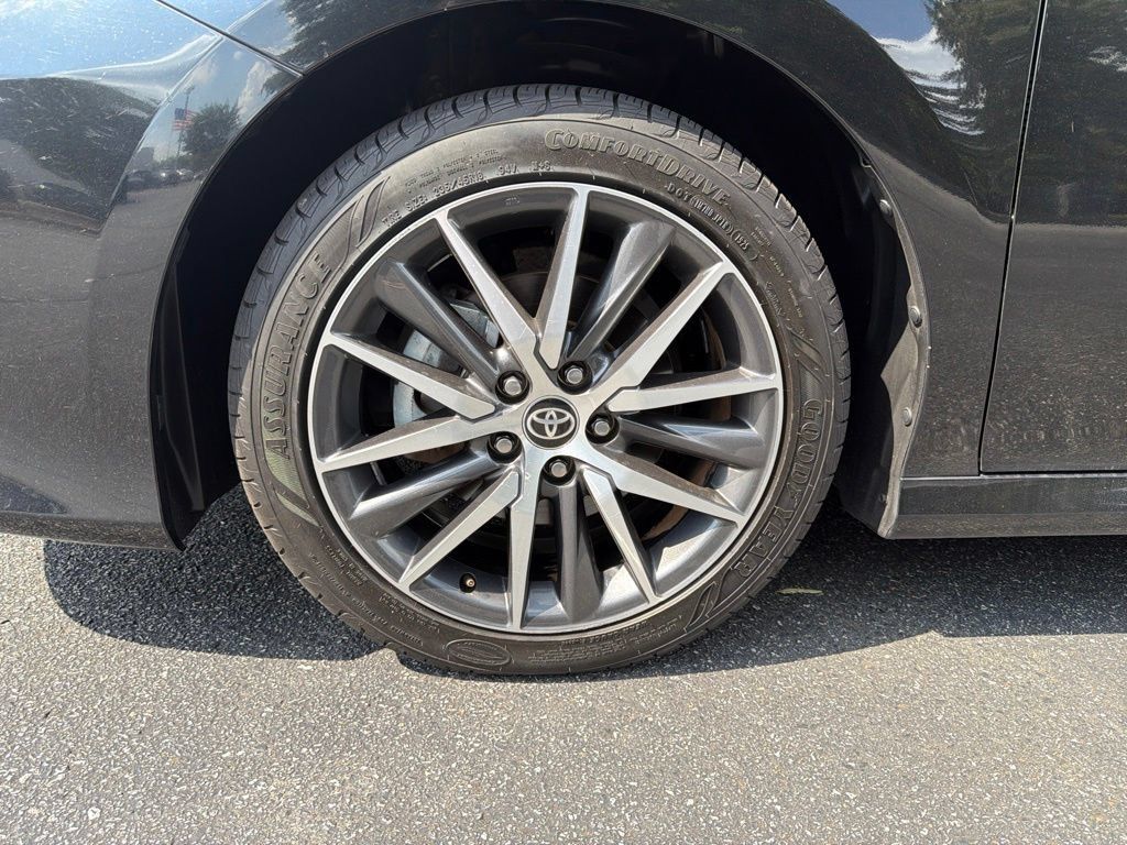 Used 2022 Toyota Camry XLE FWD image 2
