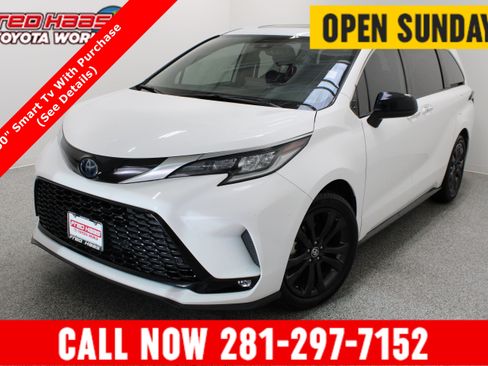 Used 2023 Toyota Sienna XSE FWD image 1