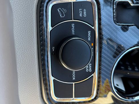 Used 2013 Jeep Grand Cherokee Limited image 27