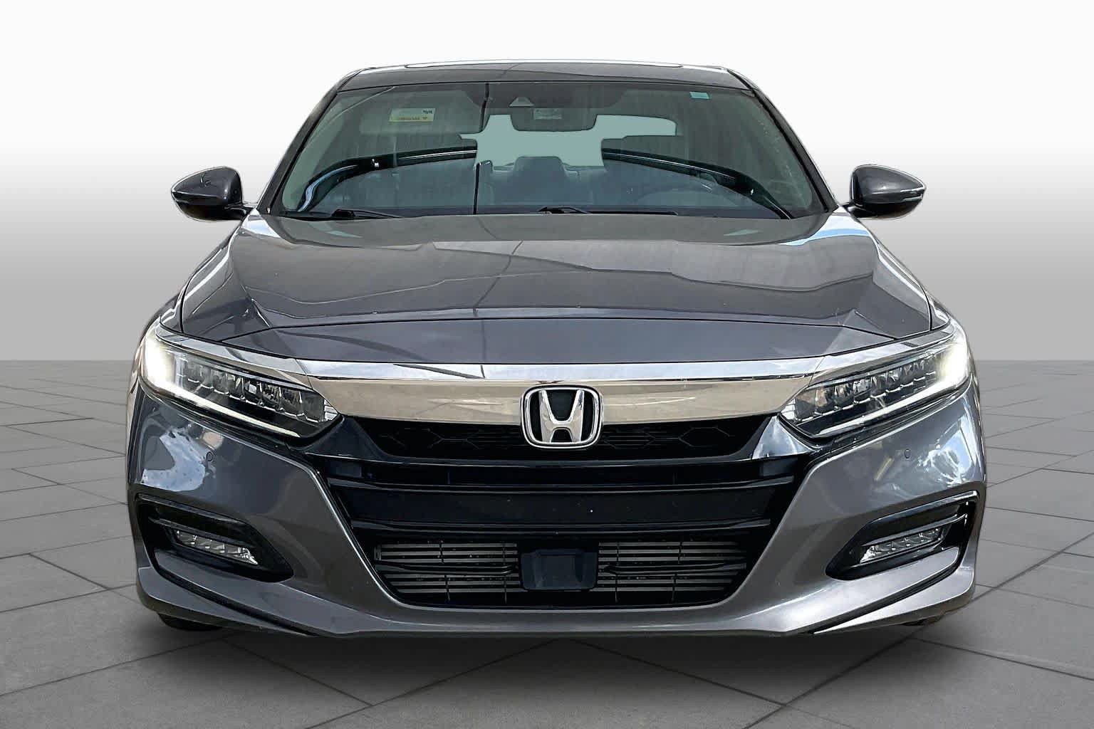 Used 2018 Honda Accord Touring image 4