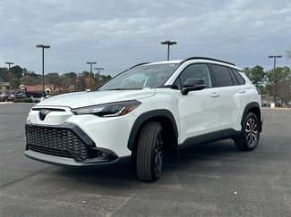 Used 2025 Toyota Corolla Cross SE video 2